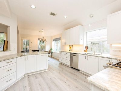 34 S Hawthorne Hollow Cir