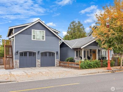 180 NW Dogwood Street
