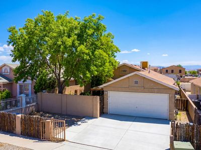 1932 Desert Breeze Dr SW