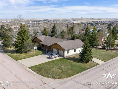 2400 Hillcrest Dr