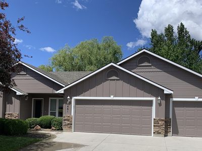 4461 N Attleboro Pl