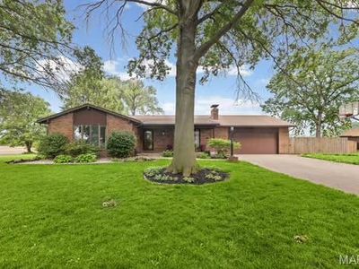 630 Robert Pl