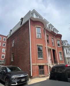 658 E 5th St