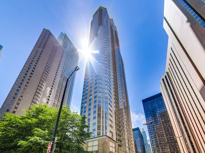 222 N Columbus Dr APT 1405