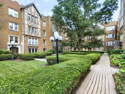 10943 S Longwood Dr APT 2
