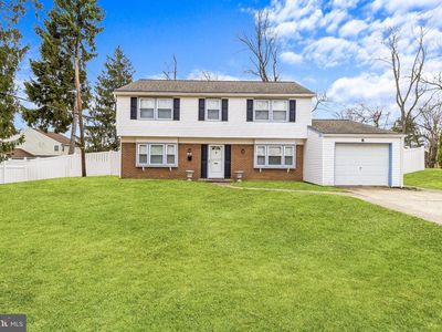 8 Hawkins Ln