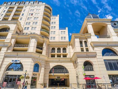 925 N Lincoln Street #8H