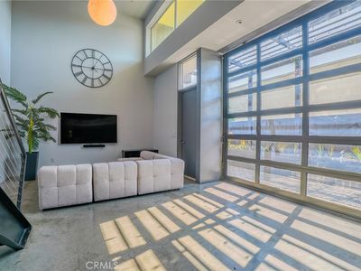 1011 N Orange Grove Ave APT 5