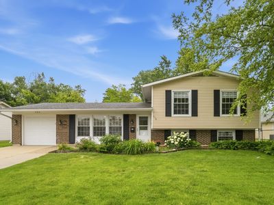 Property at 890 Yorkshire Dr, Hanover Park, IL