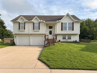 Property at 810 S Morgan Dr, Peculiar, MO