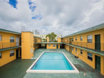 1975 NE 135th St APT 3B