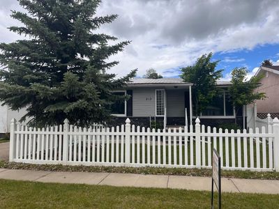 213 2nd Ave S