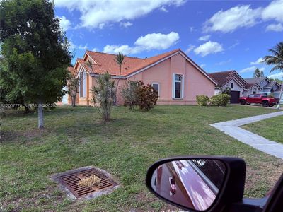 2006 White Coral Ct