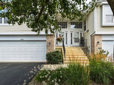 Property at 2320 Chasewood Dr, Downers Grove, IL