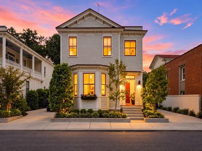4 Percy St