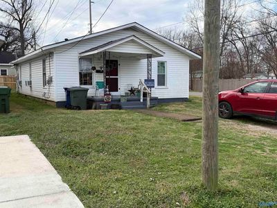 1104 Oshaughnessy Ave NE