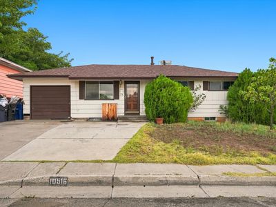 10516 Lexington Ave NE