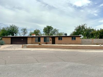 701 W Edgewater Dr