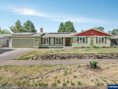 2323 Latona Dr NE