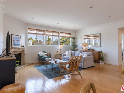511 San Vicente Blvd Unit 306