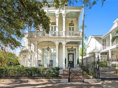 2625 Saint Charles Ave #2