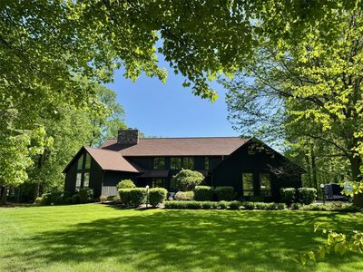 Property at 251 Wolf Point Dr, Erie, PA