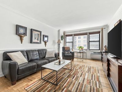 245 E 24th St APT 8D