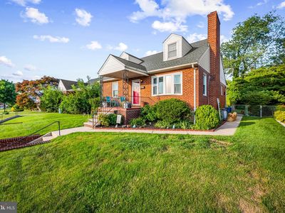 8227 Laurel Dr