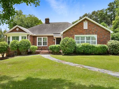 711 Windsor Dr
