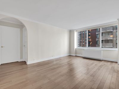 61 W 62nd St APT 12G
