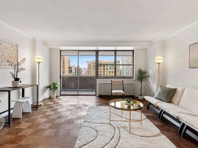 2 Hawthorne Pl APT 8C