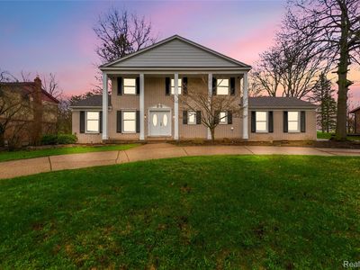 Property at 5119 Greenbriar Dr, West Bloomfield, MI