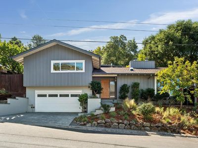 2 La Loma Court