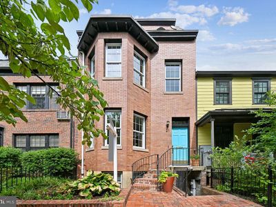 21 4th St NE