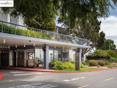 2 Commodore Dr #D275