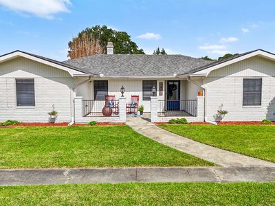 1402 Levee Dr