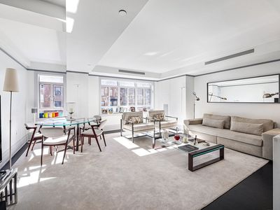 21 E 61st St APT 4C