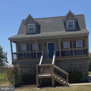 370 Bay Ave