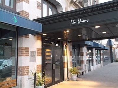 123 N Locust St APT 607