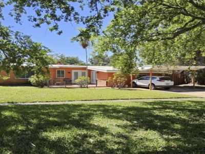 1101 E Country Club Circle