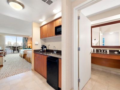 18001 Collins Ave #1003
