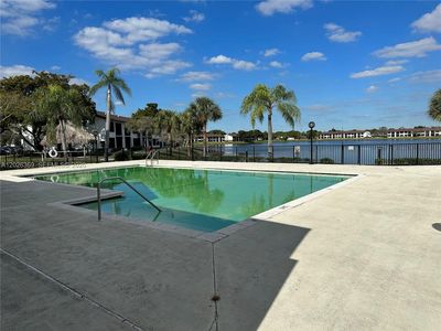 215 Lake Pointe Dr APT 204