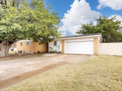 1100 Douglas Dr