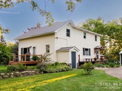 6545 Blackmer Rd