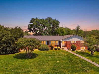 3095 Emerald Ave