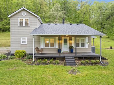 11 Congleton Hollow Rd