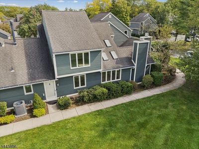 10 Village Dr