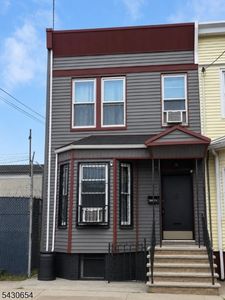 32 Emmet St