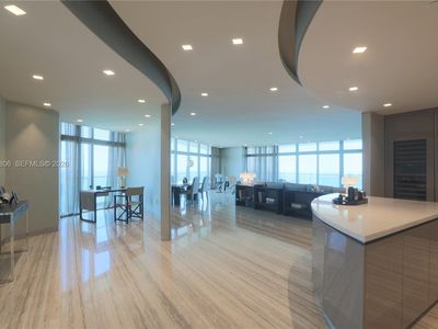 18975 Collins Ave #4800
