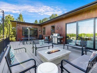 1015 E Shaw Mountain Rd